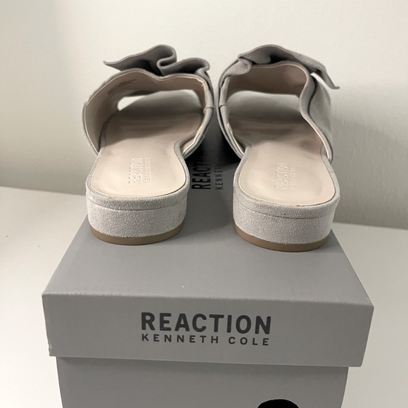 NEW! Keneth Cole Reaction Vanya suede slip sandals in light grey. Size 11 - Picture 4 of 10